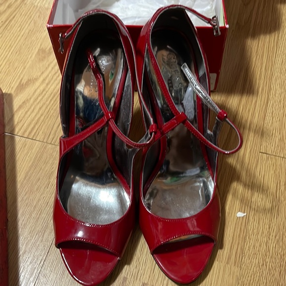 Guess Shoes - GUESS GWNAGA MEDIUM RED PATENT HEELS!